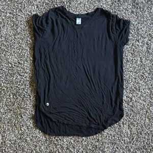 black medium shirt